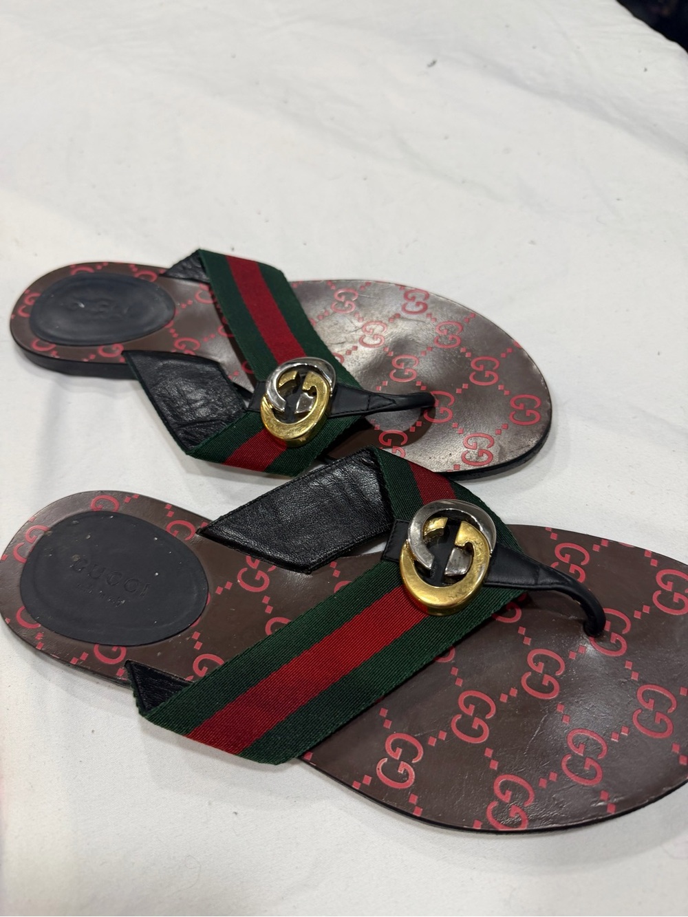 Gucci Brown GG Monogram Thong Sandals with Green and Red Web Stripe - Picture 5 of 5
